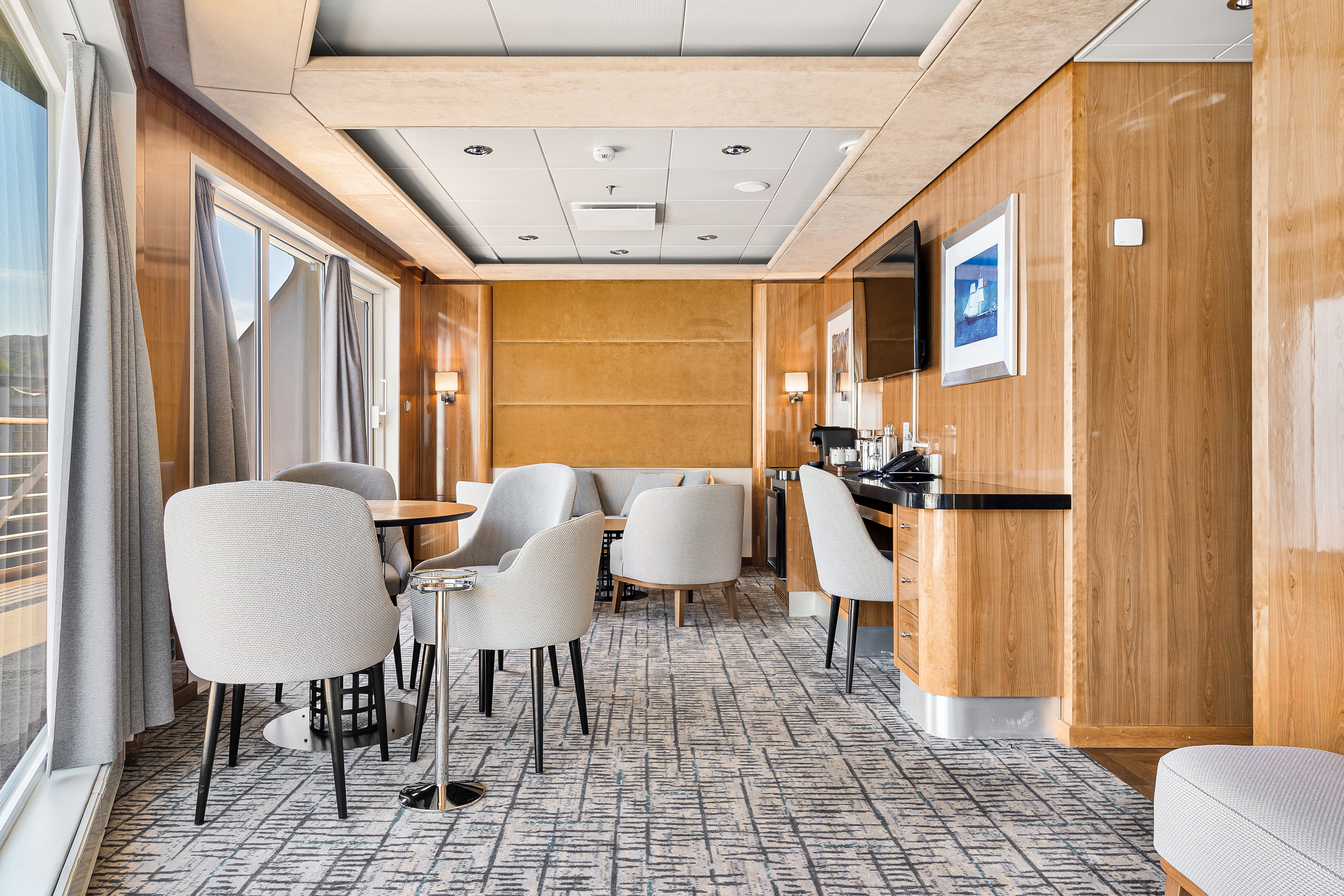 Expedition Suite | Owners' Suite on upper deck with balcony